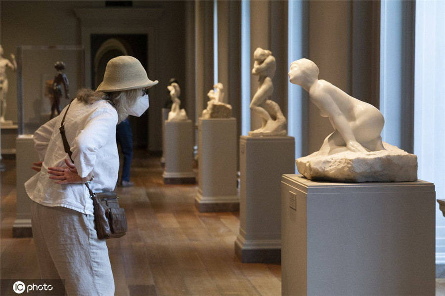 游客|美国国家美术馆开放 吸引游客参观