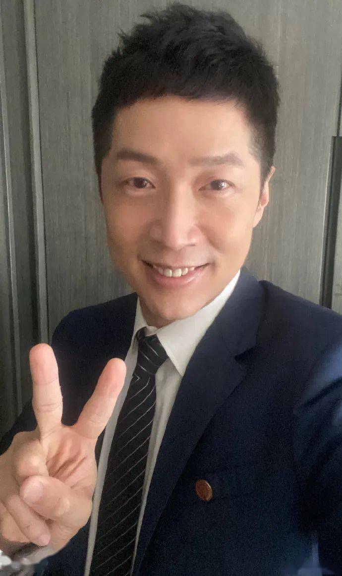 北大|49岁香港知名男艺人北大毕业！网友纷纷点赞