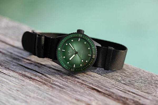 颜色|这些腕表的颜色不仅炫，而且“戏很多”