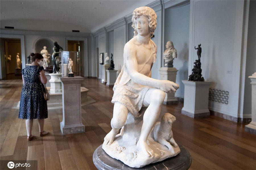 游客|美国国家美术馆开放 吸引游客参观