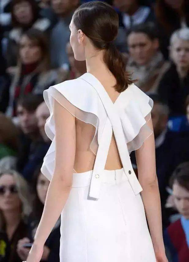 服装|时装秀场上美到窒息的"背影杀杀杀杀手"?神仙设计师俘获芳心的秘诀就是不放过任何一个细节!