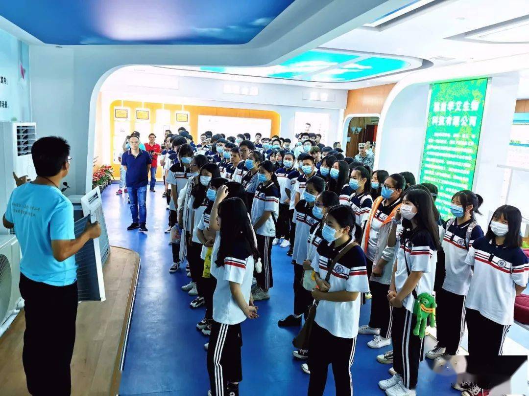 昨天,嘉鱼南嘉中学200名学生做了这件事.