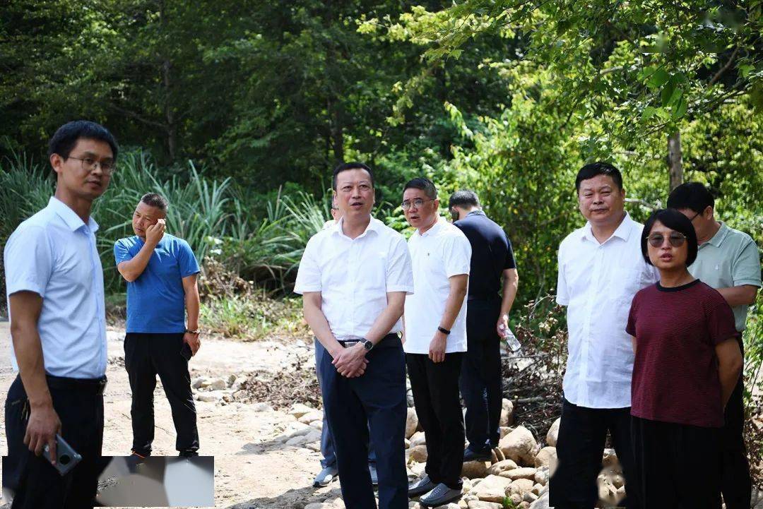 铅山县委书记周金明实地调研指导灾后重建工作