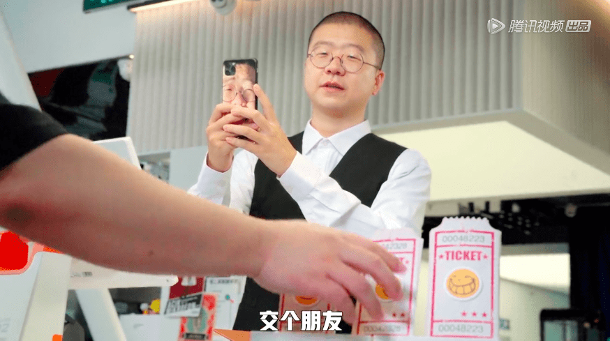 李诞|罗永浩真的讲起了脱口秀，好笑吗？「打脸」吗？