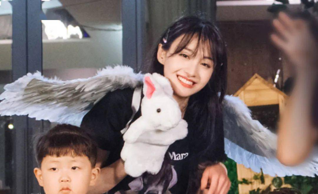 刘雨昕|快讯 | 杨幂封面、郑爽剧照、刘雨昕大使、丁禹兮大片