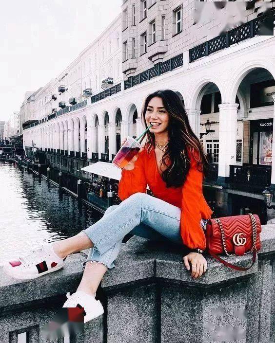 爱买|总是买买买衣服的女人,都有一颗有趣的灵魂!