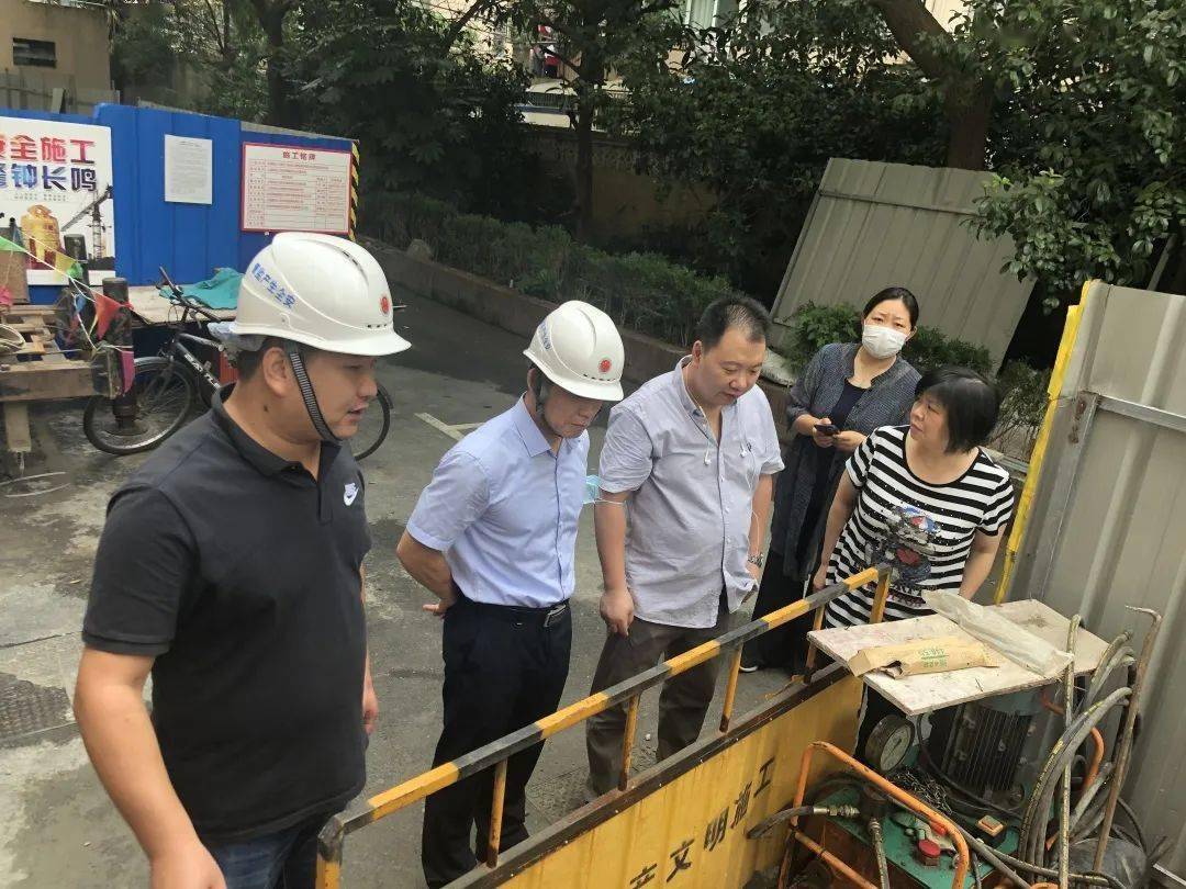 邓安强调高温雷雨时节往往是安全事故多发易发时段,要牢牢抓住安全