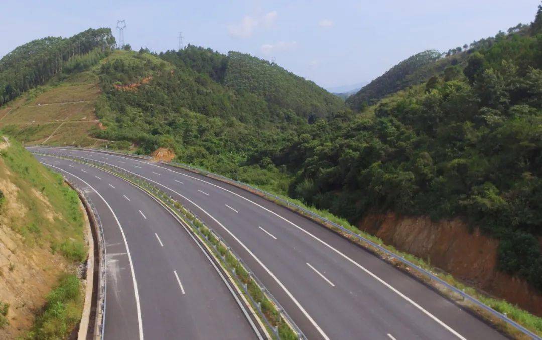 梧州新207国道正式通车,长达23公里,这几条路同日禁止货车通行.
