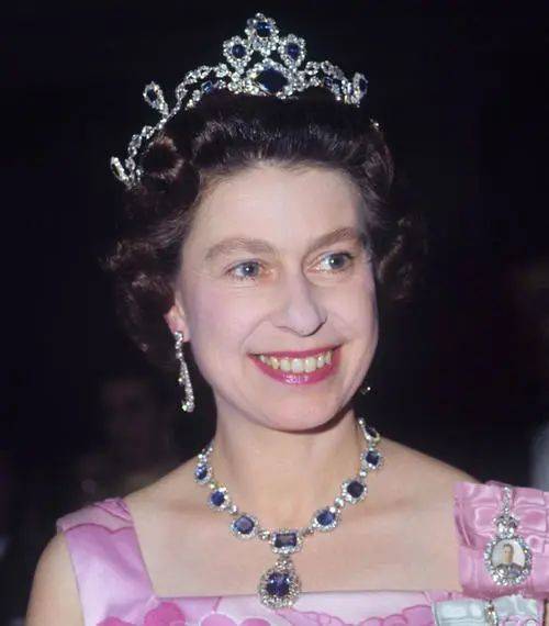 黄金|这些珠宝女人能戴到60岁!能升值,能传世,比黄金高级多了!