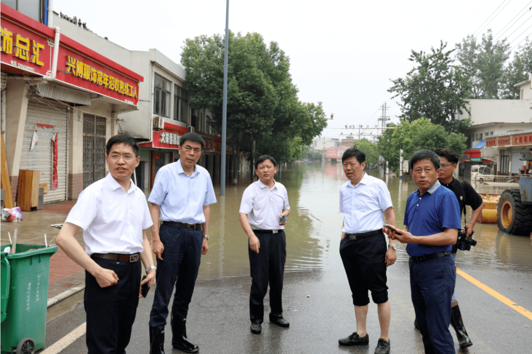 市政协主席汪建中等市县领导在古河镇指导防汛救灾县委书记朱大纲深夜