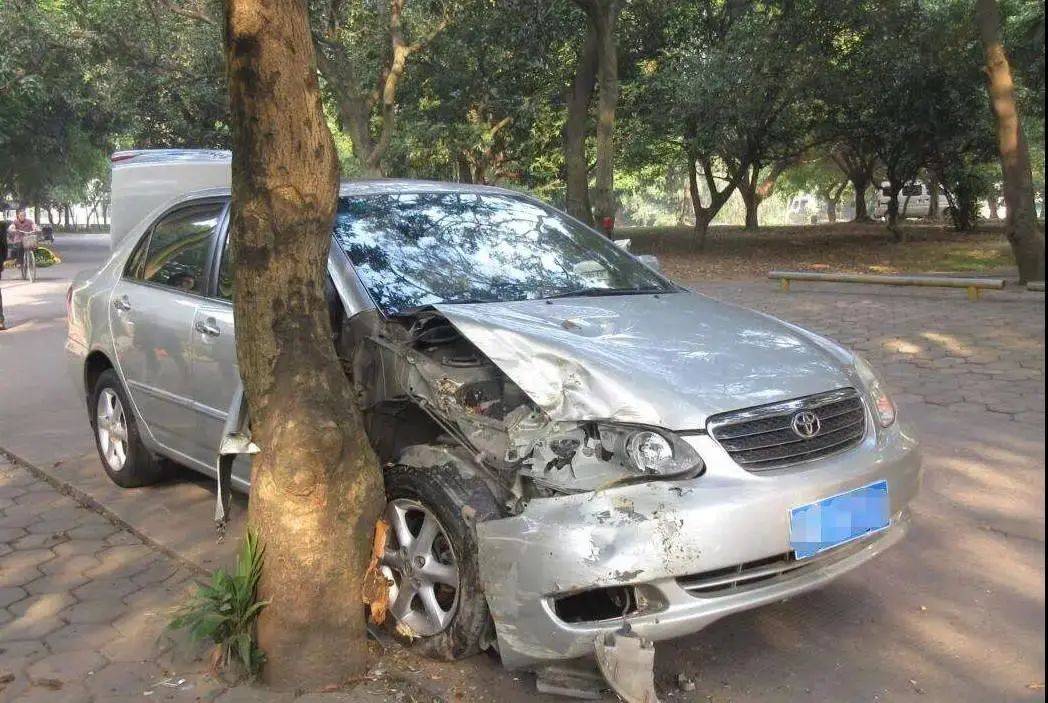 被告人|多辆豪车遭精准碰撞，“零口供”背后的秘密浮出水面