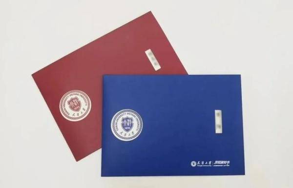 通知书|太空章、状元卷、钟罗盘…这届研究生录取通知书有点特别