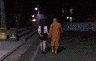 爆笑gif图:美女,你们这就是传说中的网红脸吧,看着怎么都一样