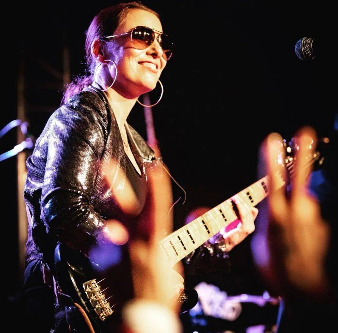 盘点|巾帼不让须眉！盘点贝斯圈乘风破浪的姐姐们，你最Pick谁？