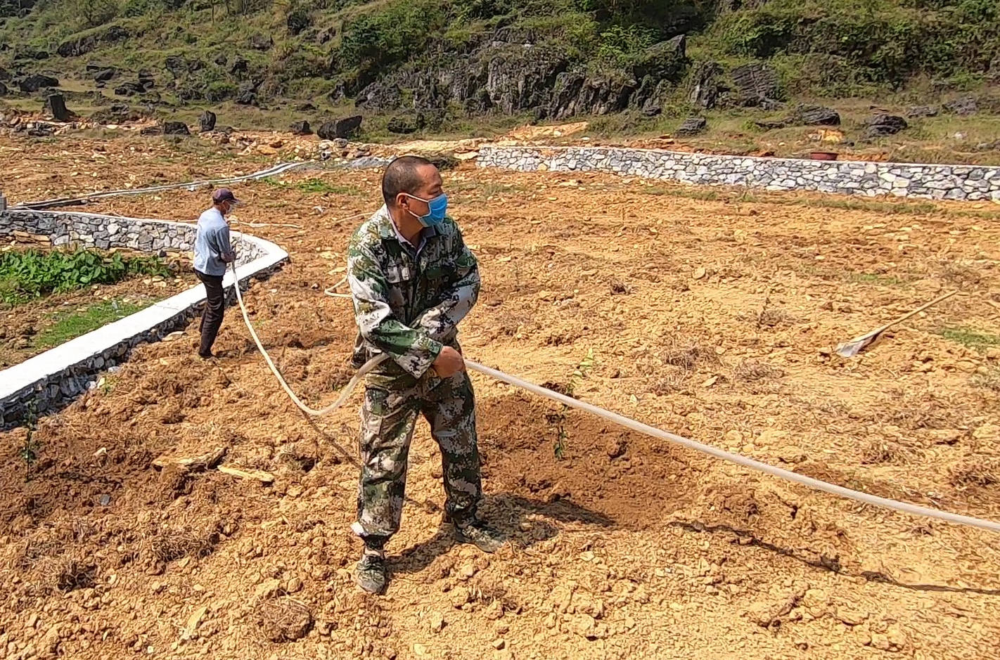 新华社|小村“工程哥”黄大气