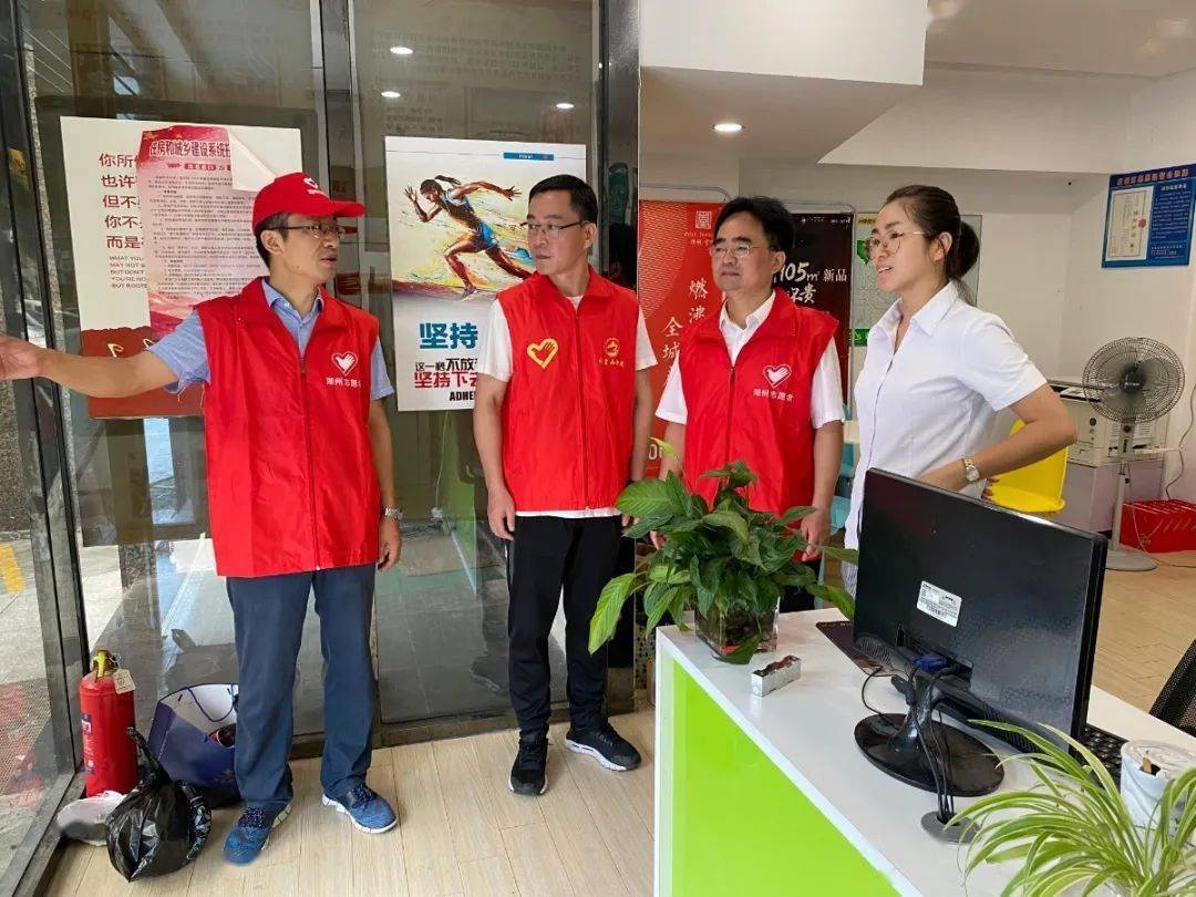 秘书长,办公室主任钱仲良率队赴龙王山路参与文明城市复评迎检工作