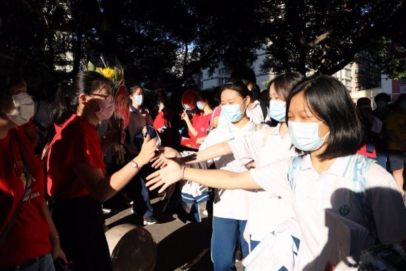 中考|2020广州中考作文题：《我能为你做点什么》