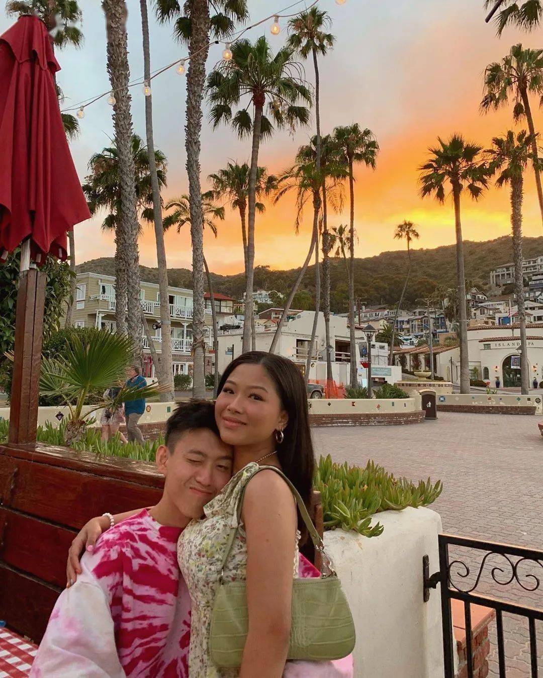 男朋友|情侣之间的新玩法？一起美甲、染发、护肤……