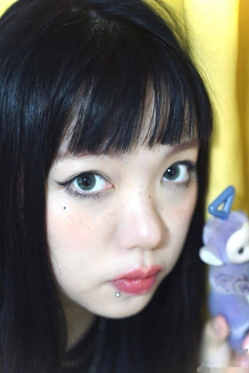 男朋友|情侣之间的新玩法？一起美甲、染发、护肤……