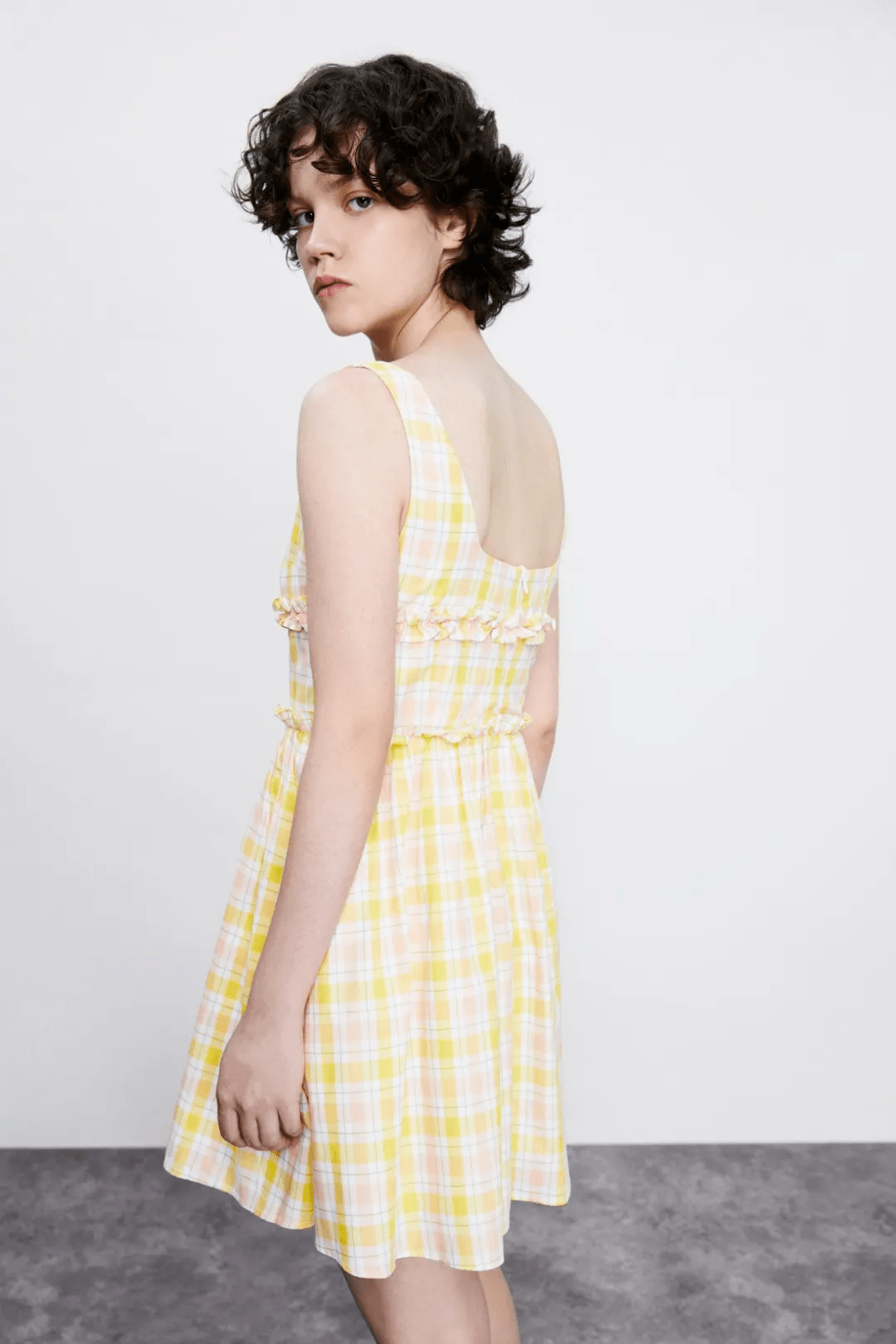 姨太|我在ZARA的打折区，淘到一大波好看的连衣裙！