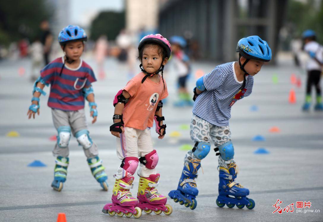 淮安|江苏淮安：学轮滑过暑假