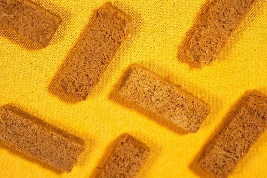 最让人|上班摸鱼一族必看：这可能是我们吃过、最让人上瘾的一款小零食了！