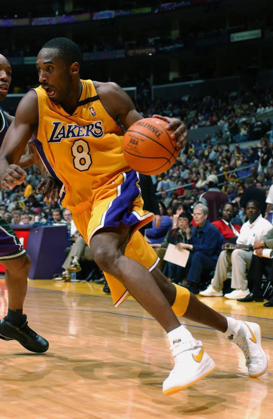 Kobe|一双鞋，让你记得18年前的夏天，“曼巴”在哪里