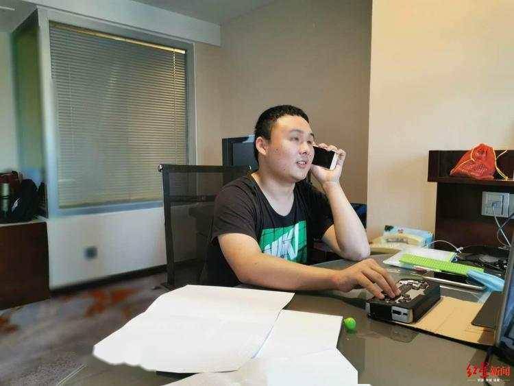 昂子喻|感动！盲人考生高考635分：父亲3年为他读了一米多厚试卷