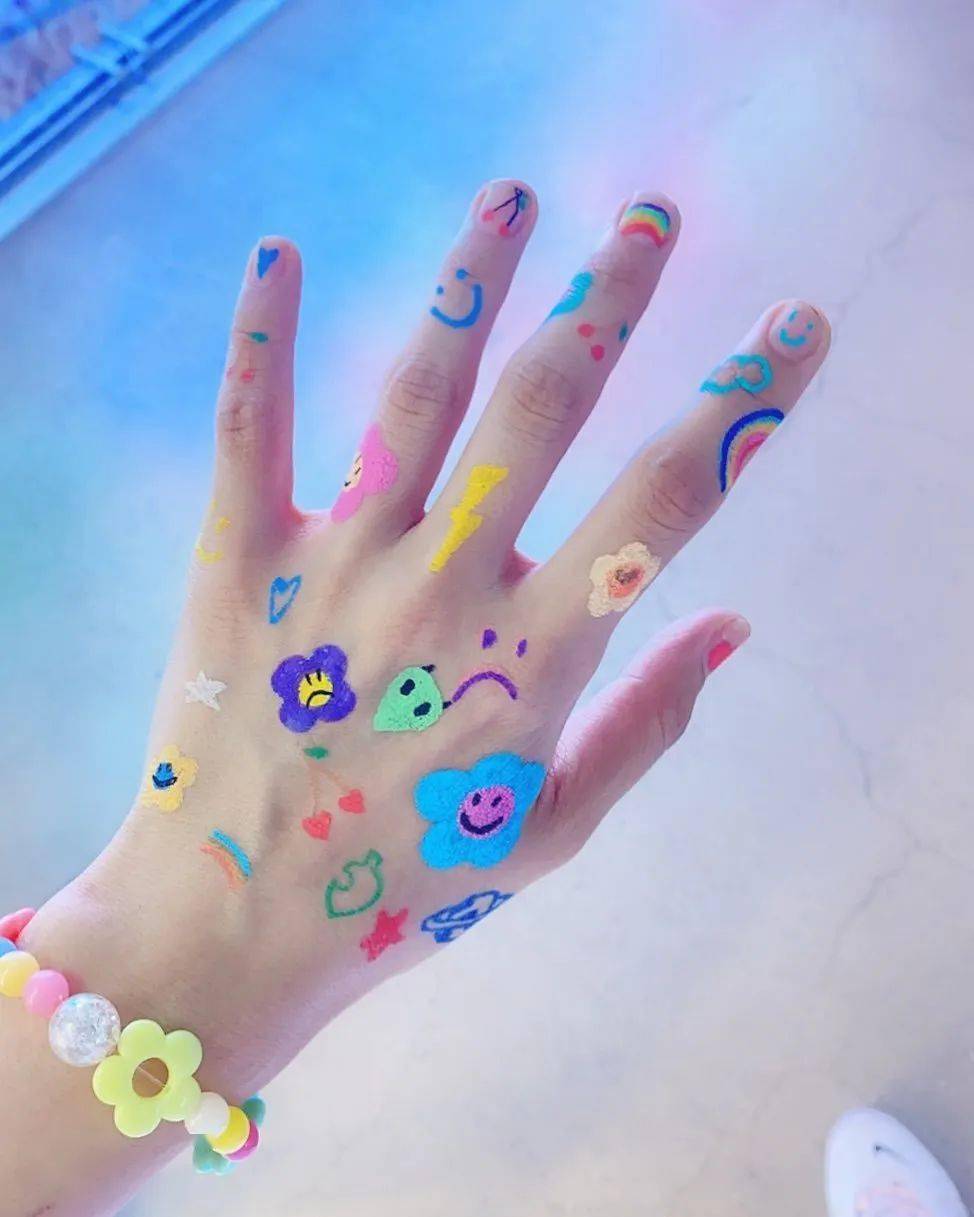 指甲|不再迷恋BLACKPINK的美甲， 我已亲自安排上3D美甲！