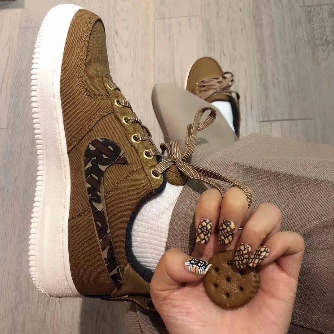 指甲|不再迷恋BLACKPINK的美甲， 我已亲自安排上3D美甲！