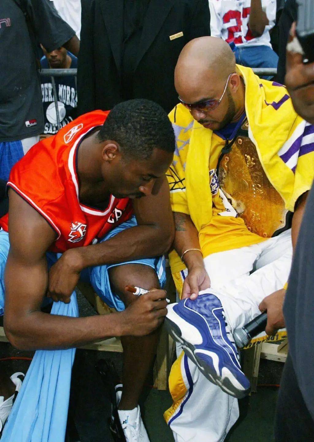 Kobe|一双鞋，让你记得18年前的夏天，“曼巴”在哪里