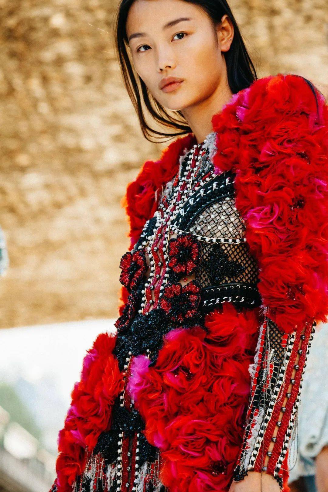 时装周|负重而行的巴黎高定时装周,怎么做才能逆天改命?