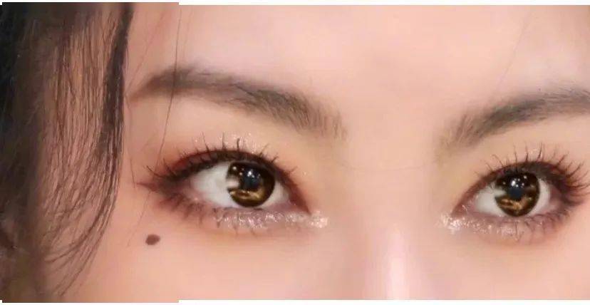 人间|别不信，绮绮子“人间鹦鹉妆”，一画年轻5岁！