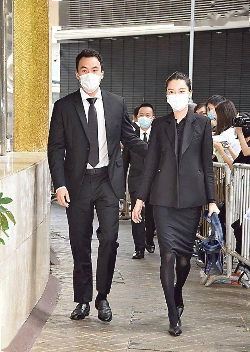 齐娇|何猷启离婚！同老婆早就散咗？21岁新女专搵有钱腹肌男？？？