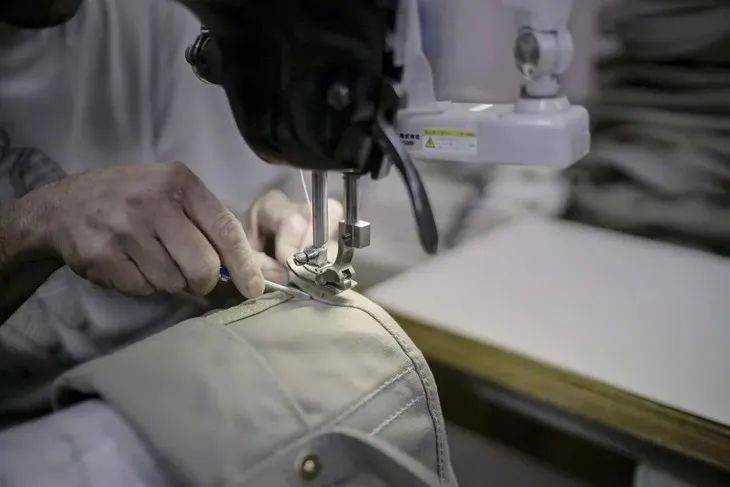 Rootote|王漫妮的通勤包一大摞，这随性帆布袋最靠谱