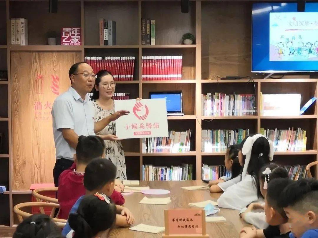 师范大学毕业的托管老师,7月15日,鸿翔工会第一届暑期托管班正式开班