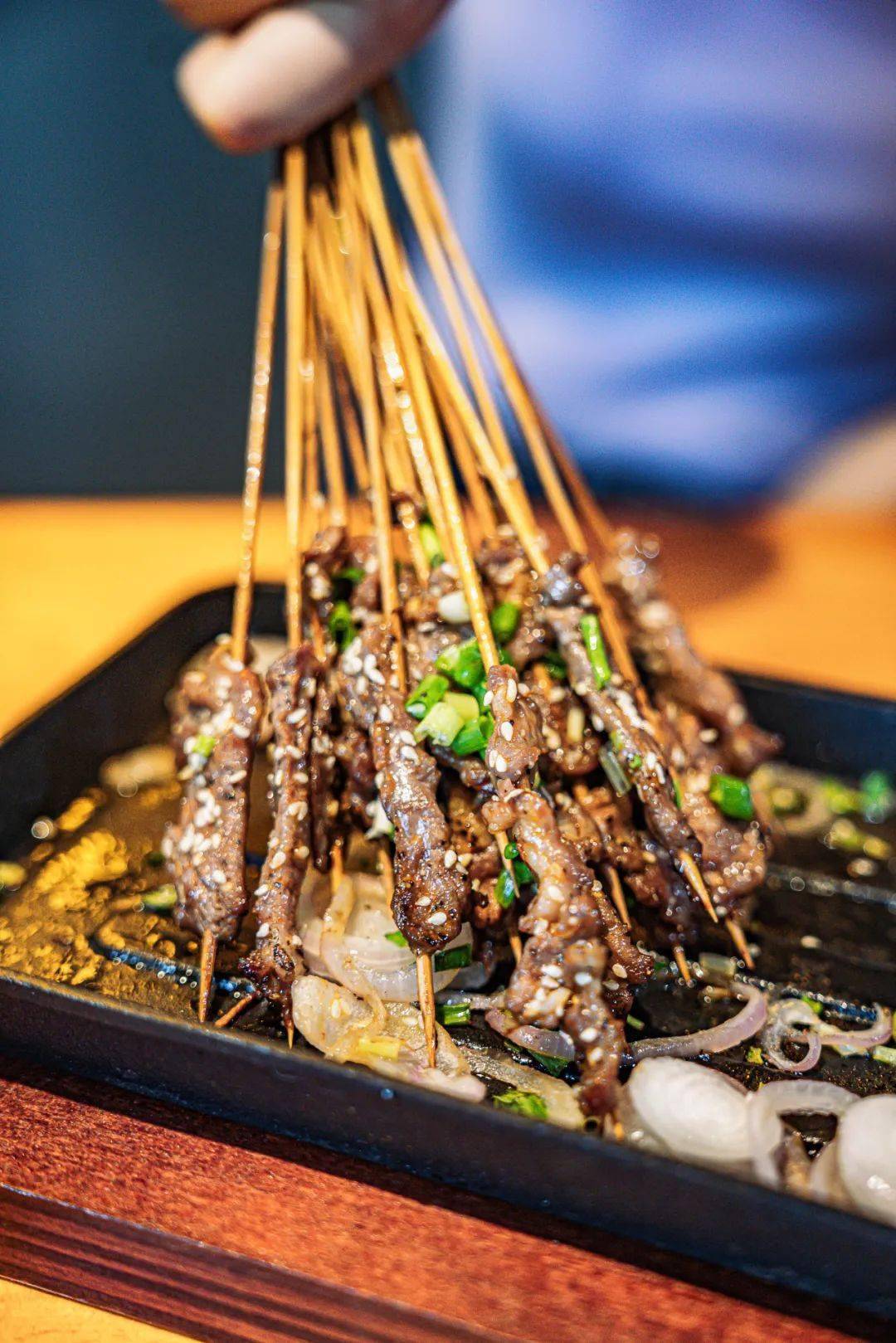 武汉|烧烤工坊、全球精酿超市、鲜酿工厂一次all in!木屋烧烤华中旗舰店空降武汉