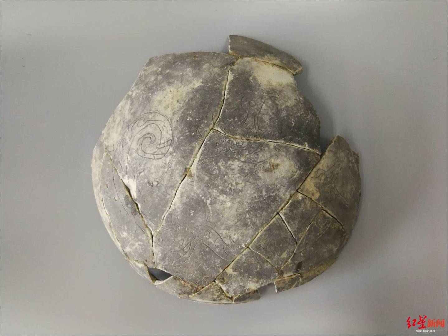 遗址|三星堆周边联合遗址学术争鸣：出土的到底是龙凤纹盘，还是虎凤纹盘？