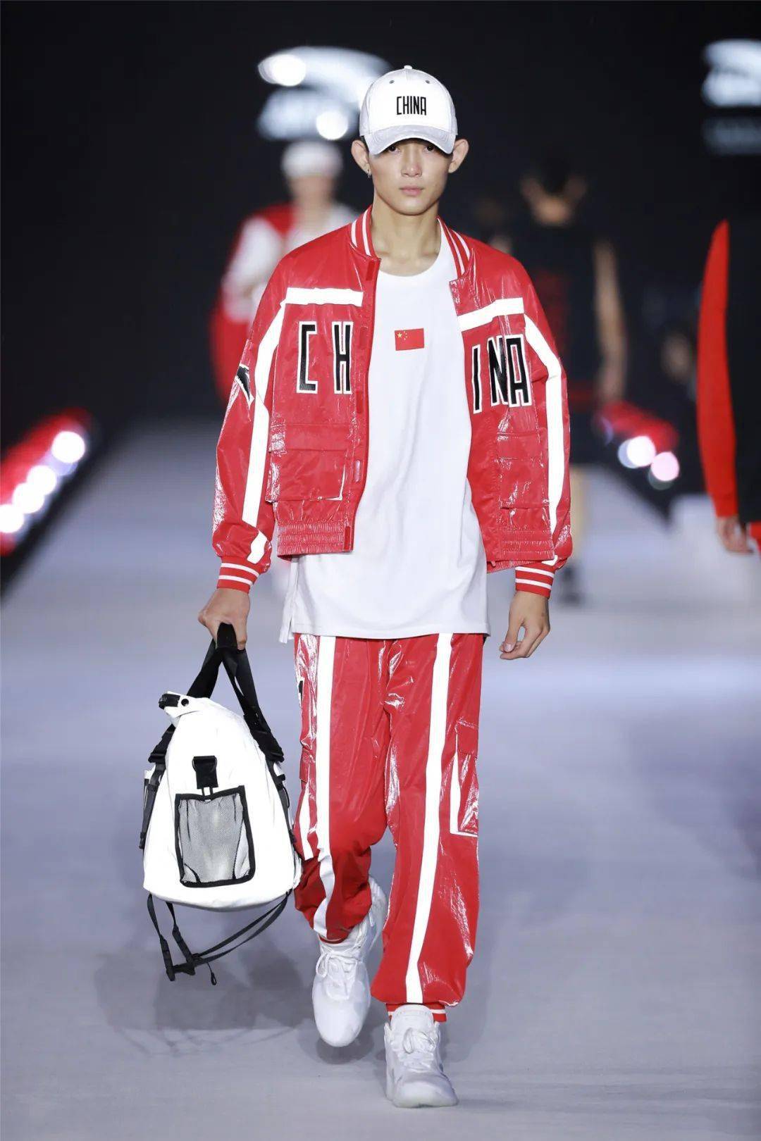 安踏|张继科、李佳琦、关晓彤、郎朗等一线大咖都来了！安踏这个发布会太牛了