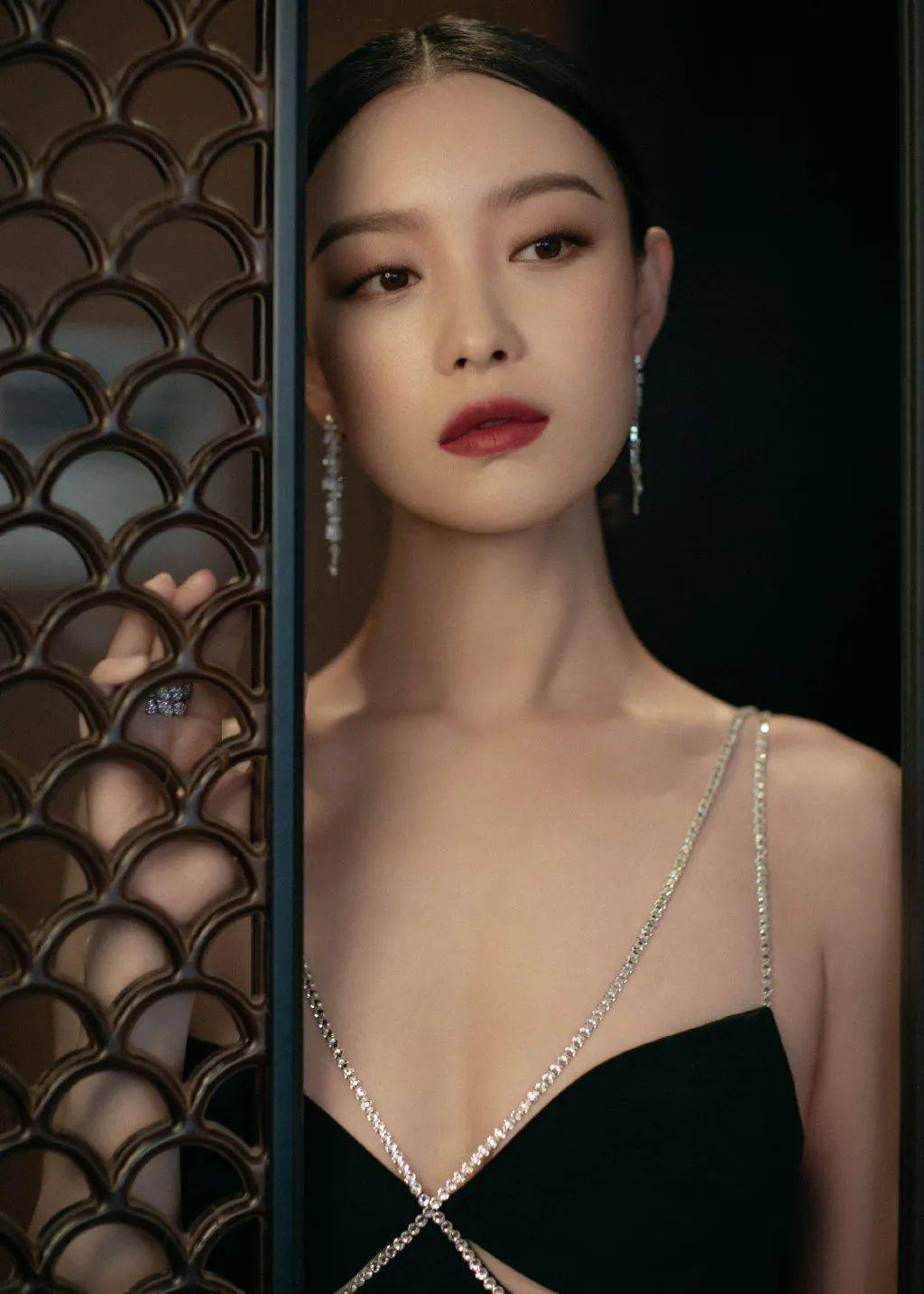 hold|烈日当头,杨幂 赵丽颖 佘诗曼靠什么hold住夏日绝色妆容?