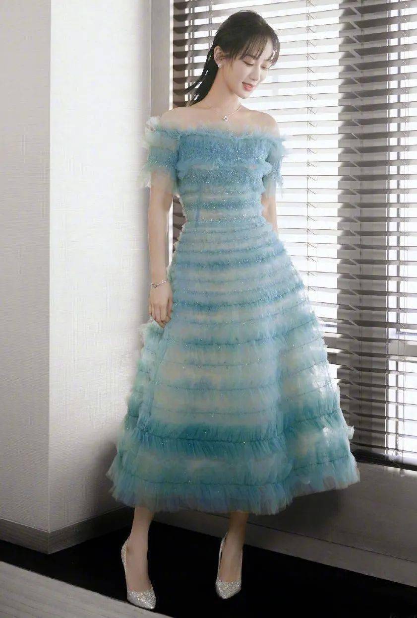 纱裙|谁能不爱夏日的薄纱连衣裙呢？