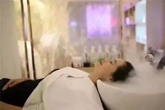 头发|堪称史上最快的懒人法宝，8秒干枯的发质立马变身柔顺、飘逸、有弹性的“绸缎发”？！