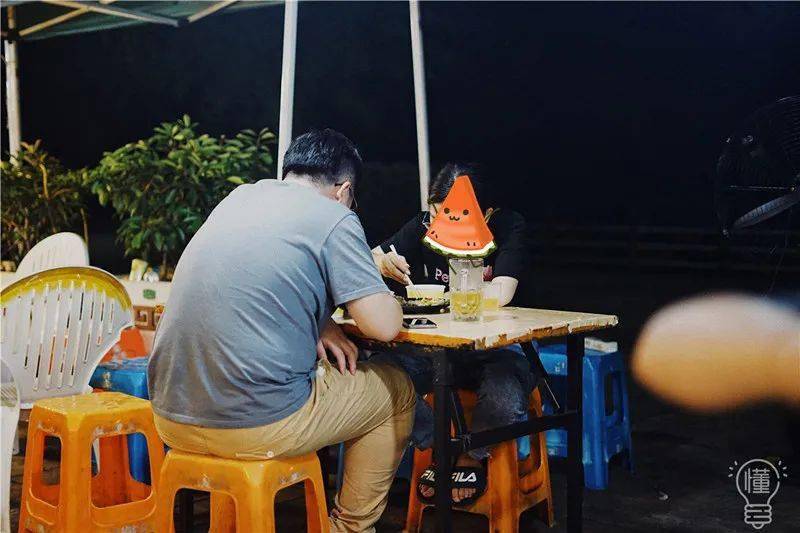 烧烤|才有夏天快乐味道！挤满人的“堕落街”夜排档