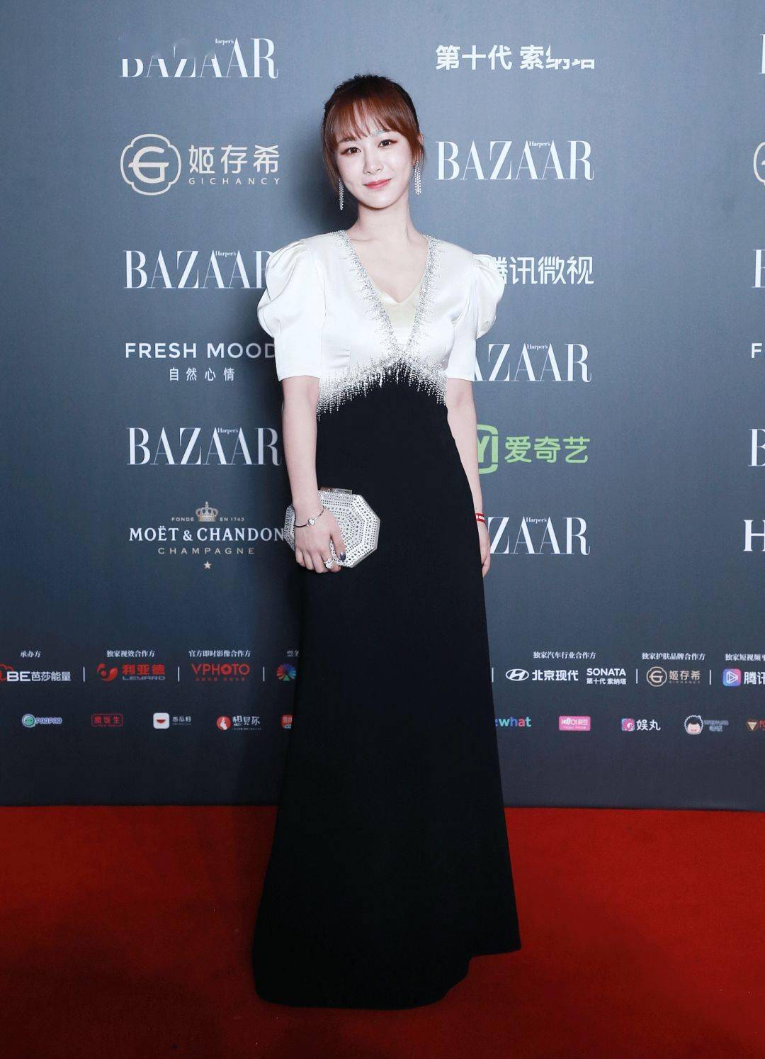 女明星|杨紫，与关晓彤土得不相上下