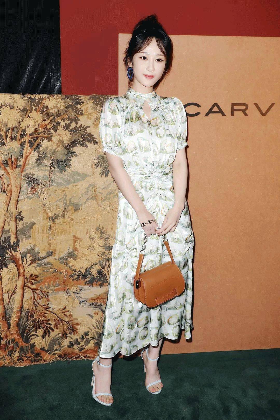 女明星|杨紫，与关晓彤土得不相上下