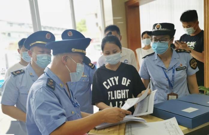 重点人员和重点人口_人口普查人员照片(2)