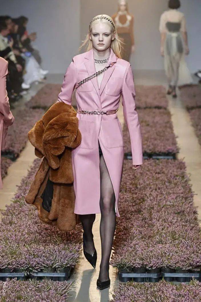 色彩|2020/21秋冬女装色彩趋势：复古时尚风潮再次燃起！半身裙流行趋势！