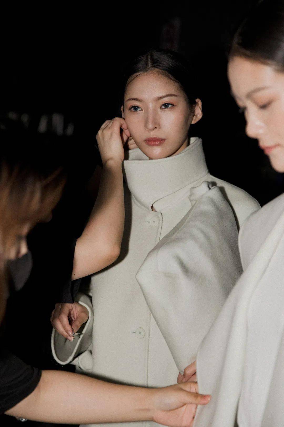 流转|ES MODISH 品牌专场秀 | 一手 · SUN IN SKY国际时尚周(暨SUN IN SKY第七届发布周)