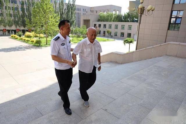 【八一特辑】公安厅特勤局召开离退休老干部座谈会