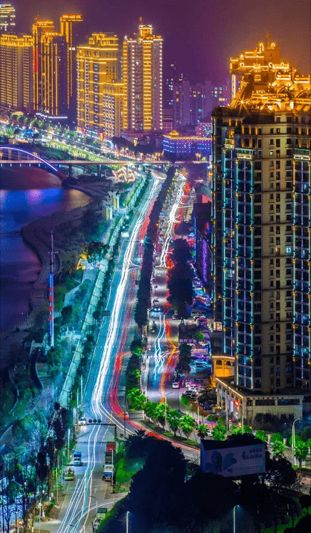 总部经济大楼外墙闪烁的led动画灯为青田的夜景又添了一道亮丽风景线